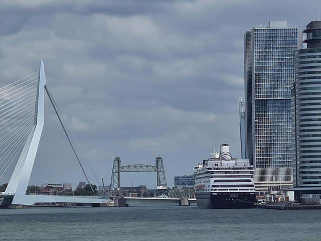 ms Zaandam aan de Cruise Terminal Rotterdam